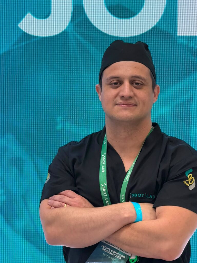Dr. Felipe Schumacher atua como instrutor em curso organizado pela SBOT